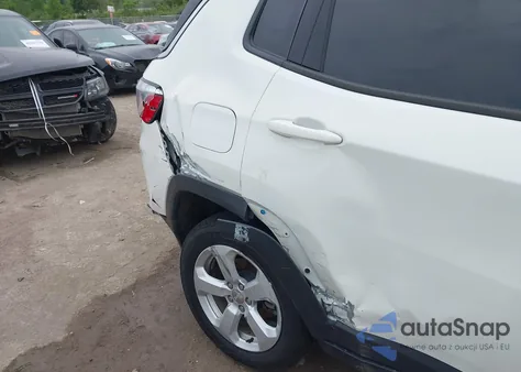 2018 Jeep Compass Latitude 4X4 z USA, uszkodzony, nr VIN 3C4NJDBB4JT453583